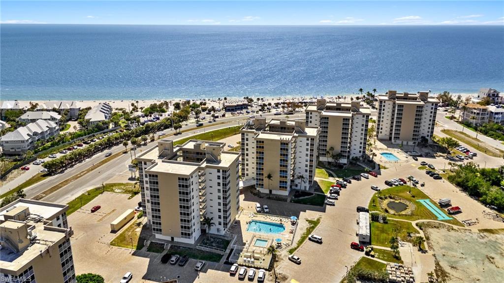 BEACH AND TENNIS CLUB - Residential