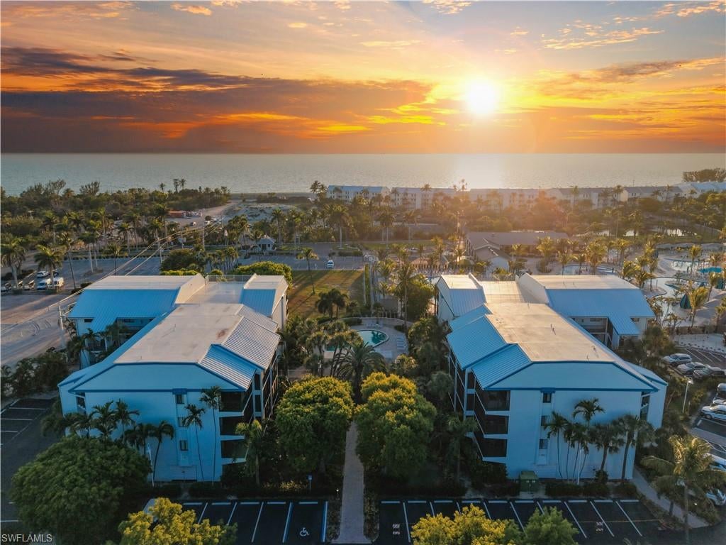 TENNIS VILLAS - Residential