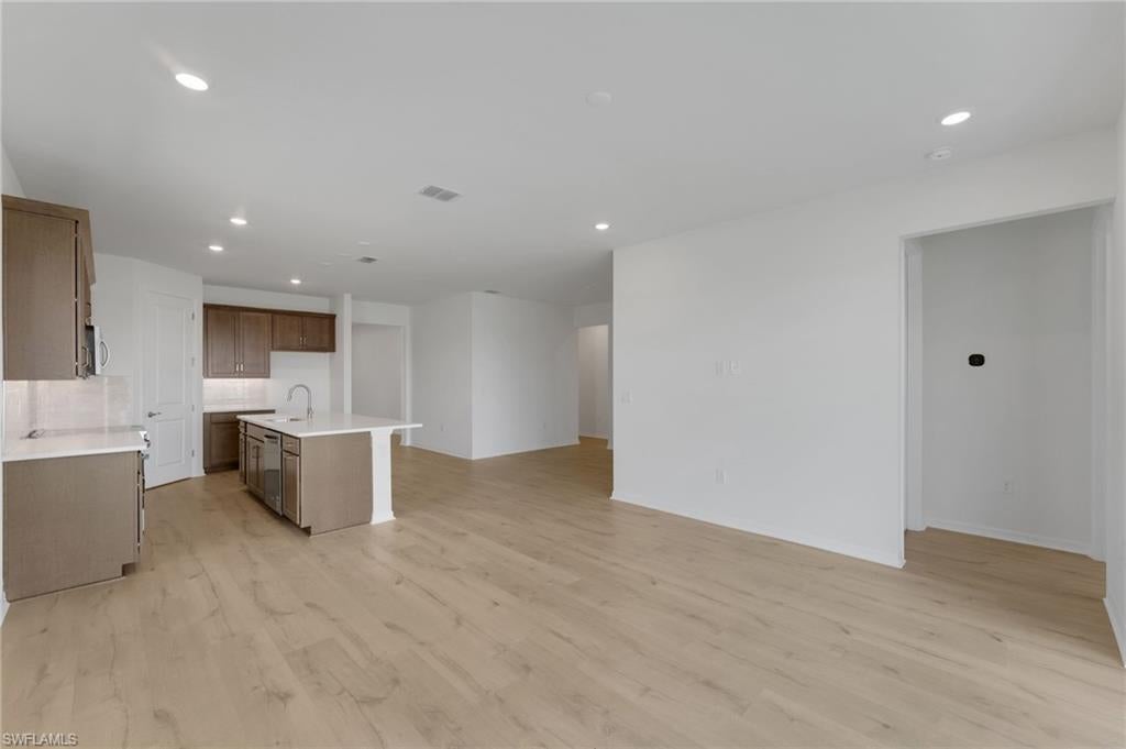 COUNTRY CLUB - Residential