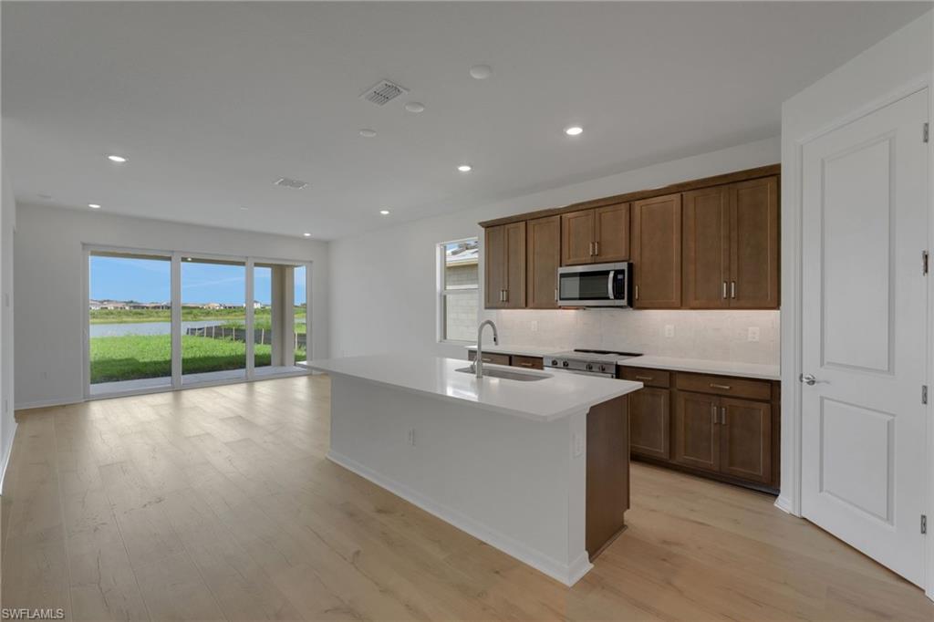 COUNTRY CLUB - Residential