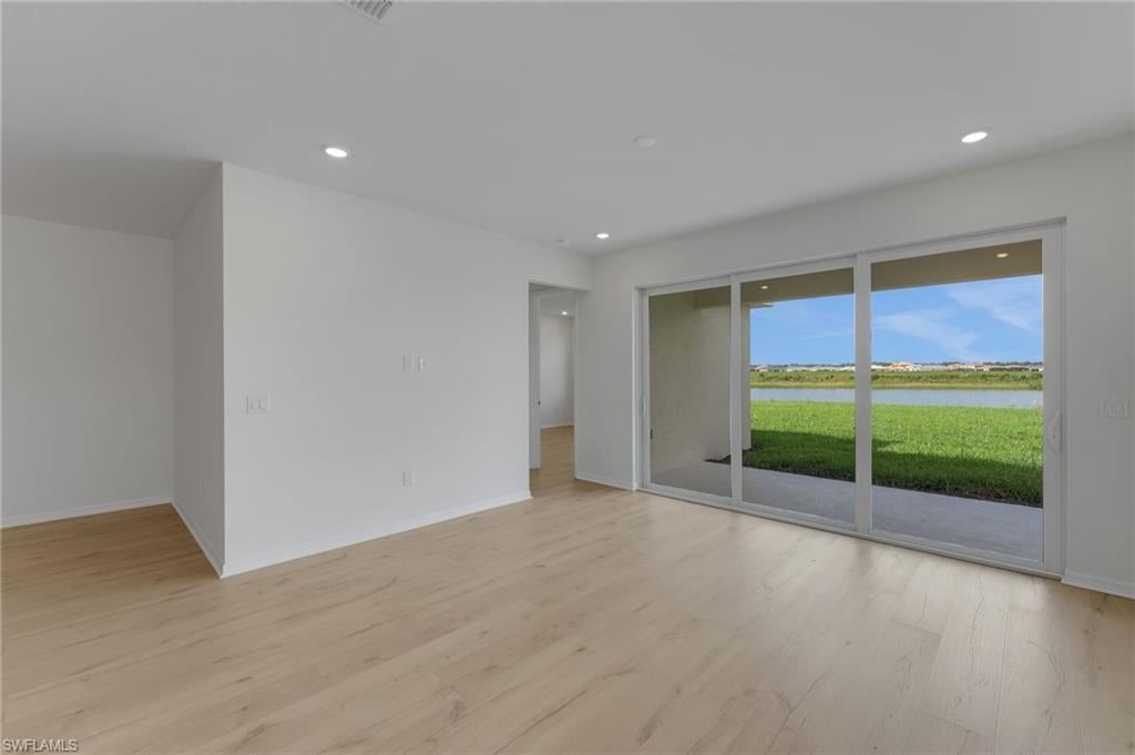 COUNTRY CLUB - Residential