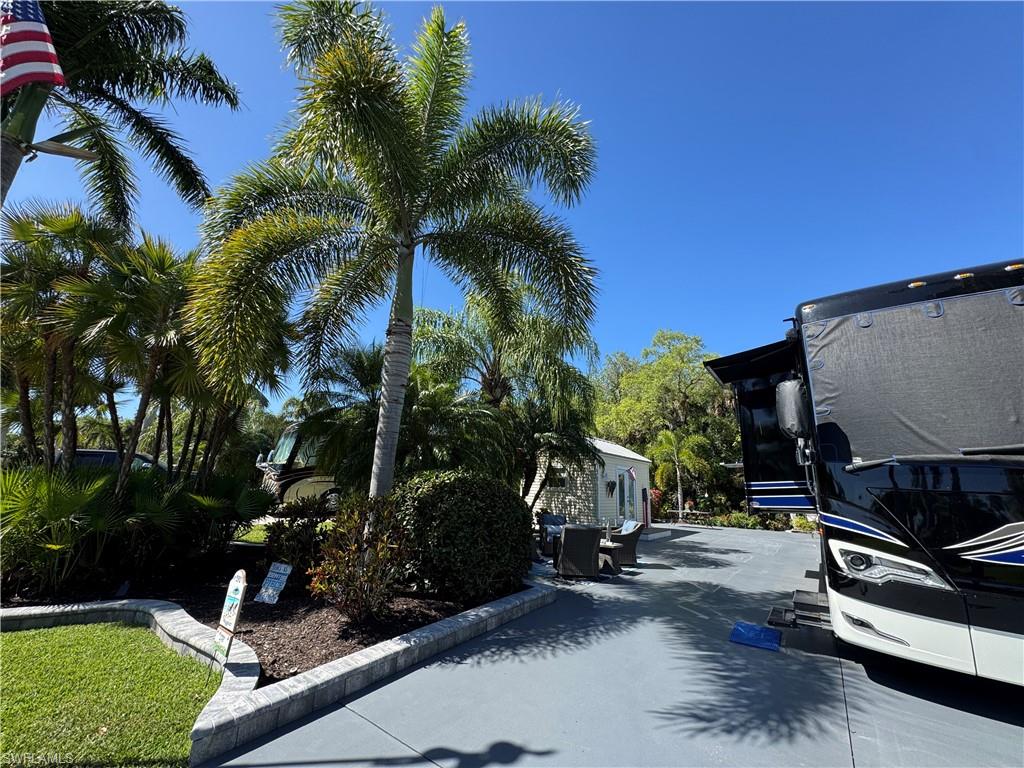 RIVERBEND MOTORCOACH RESORT - Land