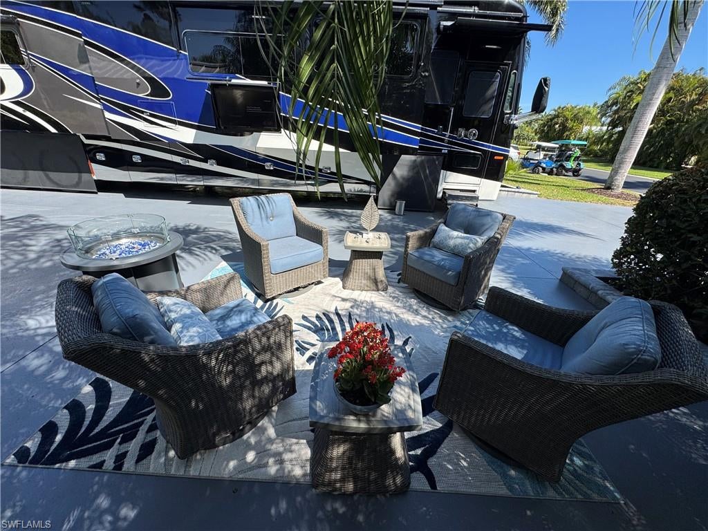 RIVERBEND MOTORCOACH RESORT - Land