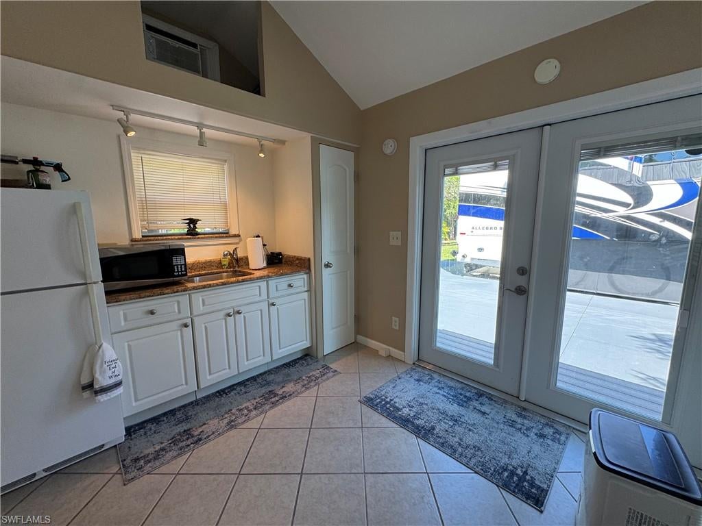 RIVERBEND MOTORCOACH RESORT - Land