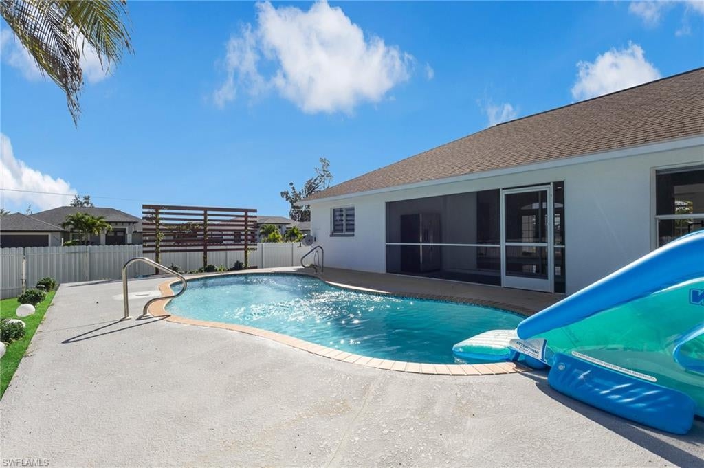 CAPE CORAL - Residential