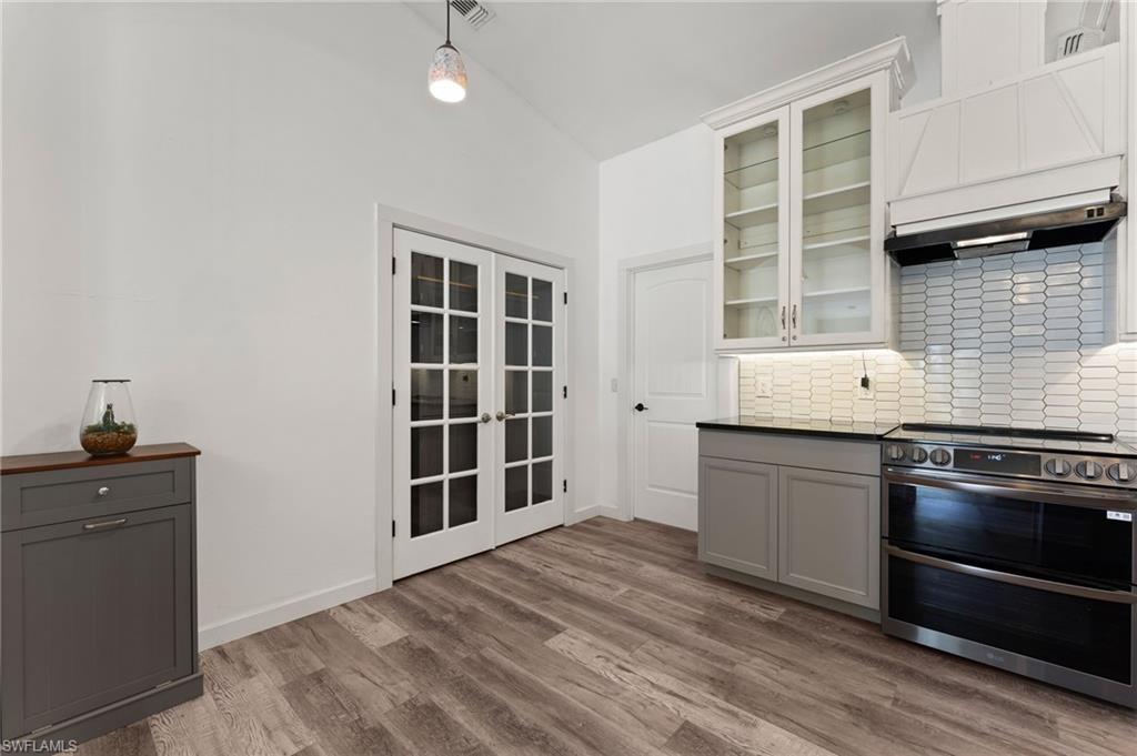 GOLDEN GATE ESTATES - Residential