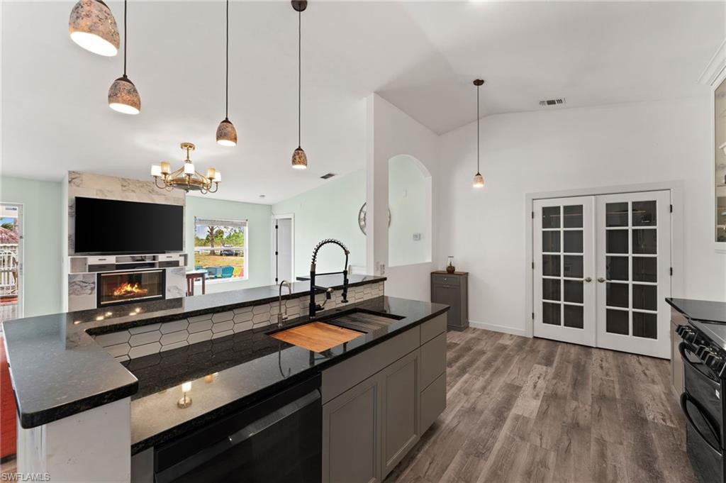 GOLDEN GATE ESTATES - Residential