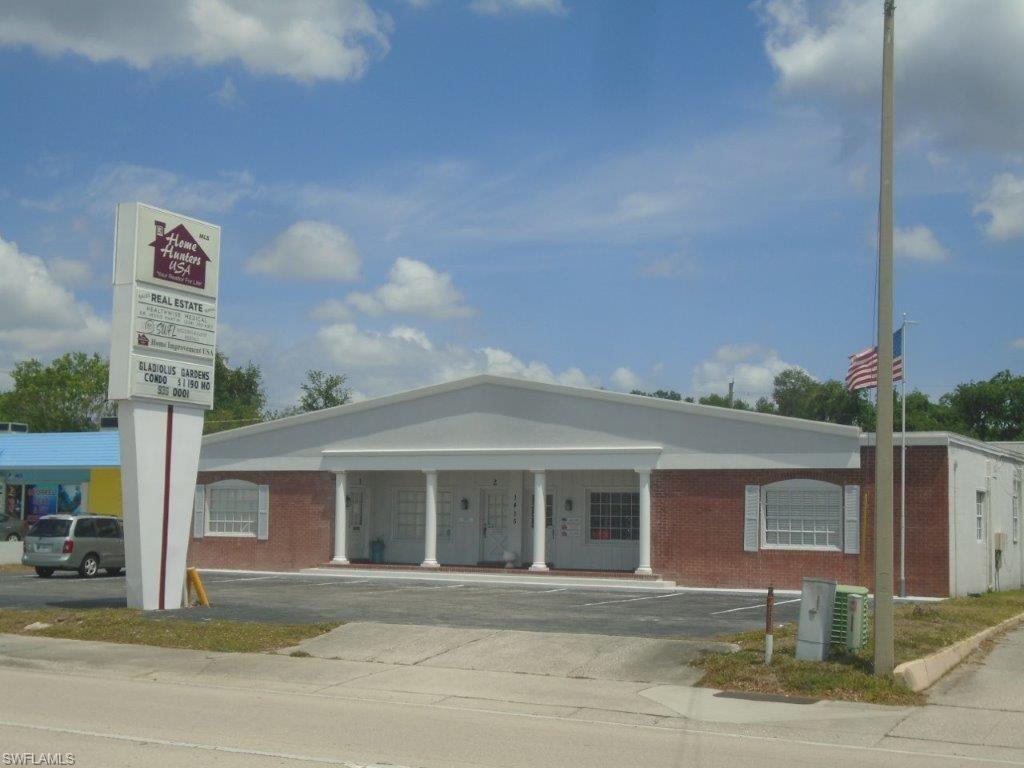 CENTER OF LEE COUNTY on Colonial Blvd. **45,000 car a DAY!! Great exposure! Office is neat and clean and ready for new tenant/leasee ! Water/Sewer is PAID!