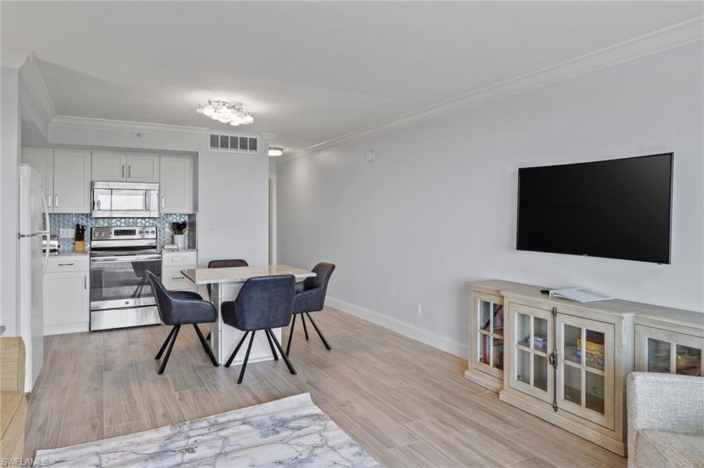 BAYSIDE VILLAS - Residential