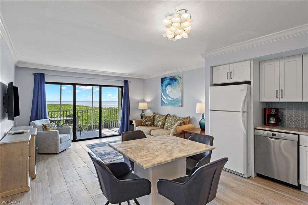 BAYSIDE VILLAS - Residential