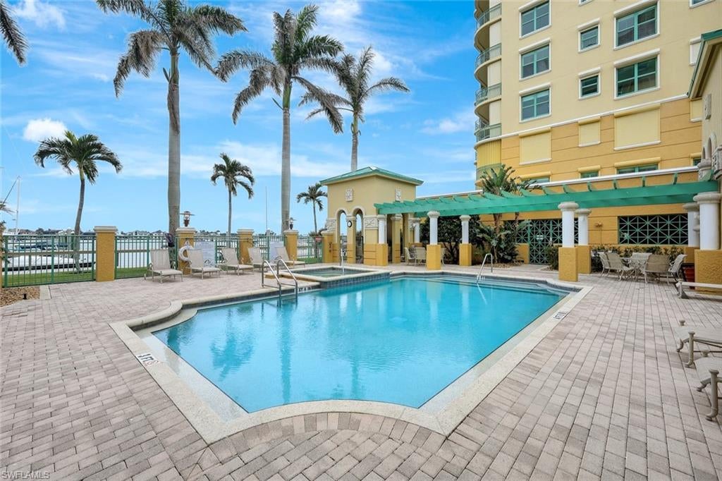 PIER 81 CONDOMINIUM - Residential