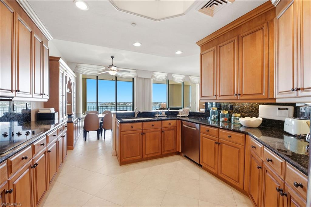 PIER 81 CONDOMINIUM - Residential
