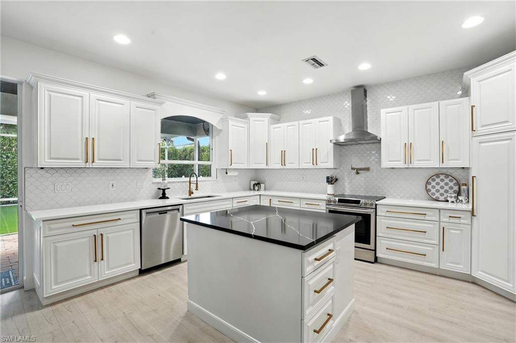 MAHOGANY RUN - Residential