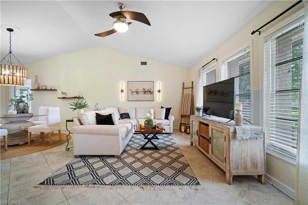 KINGS LAKE - Residential