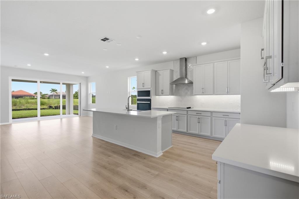 COUNTRY CLUB - Residential