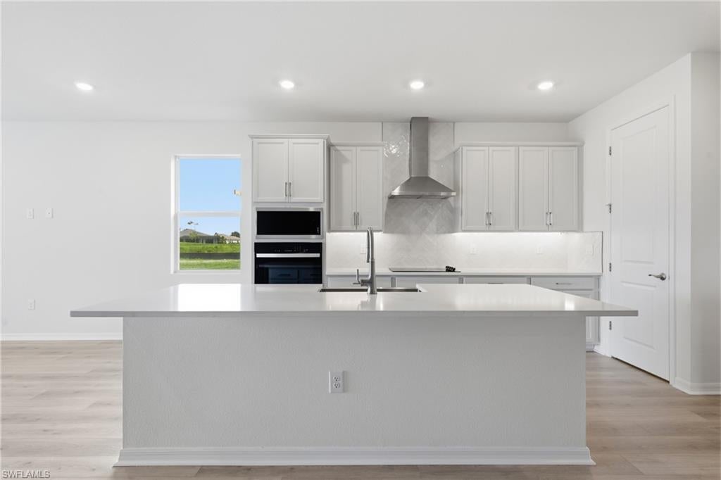 COUNTRY CLUB - Residential