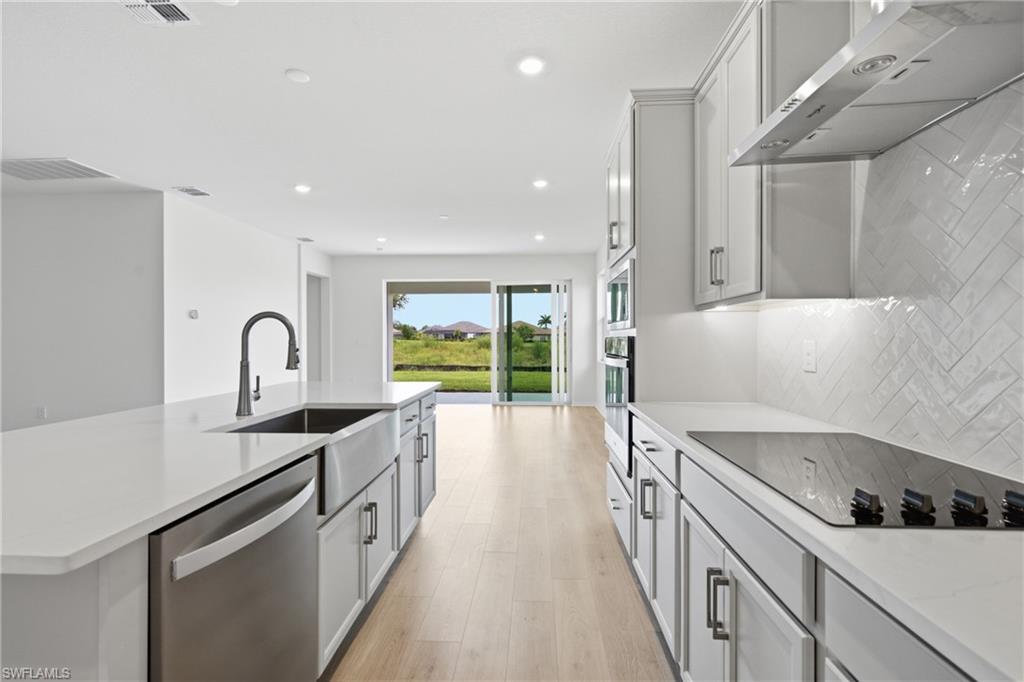 COUNTRY CLUB - Residential