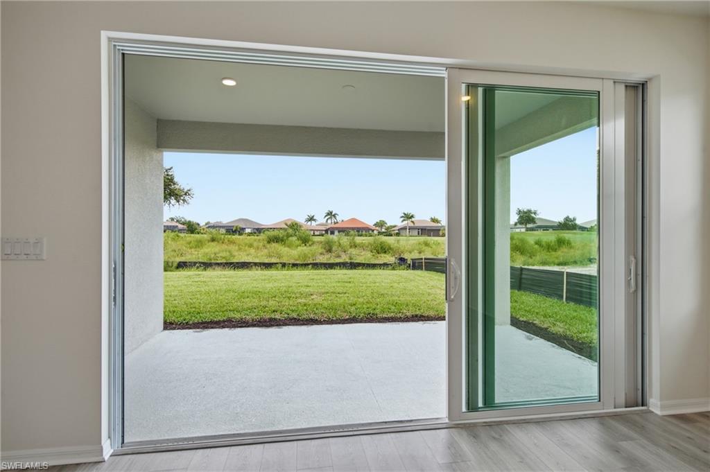 COUNTRY CLUB - Residential