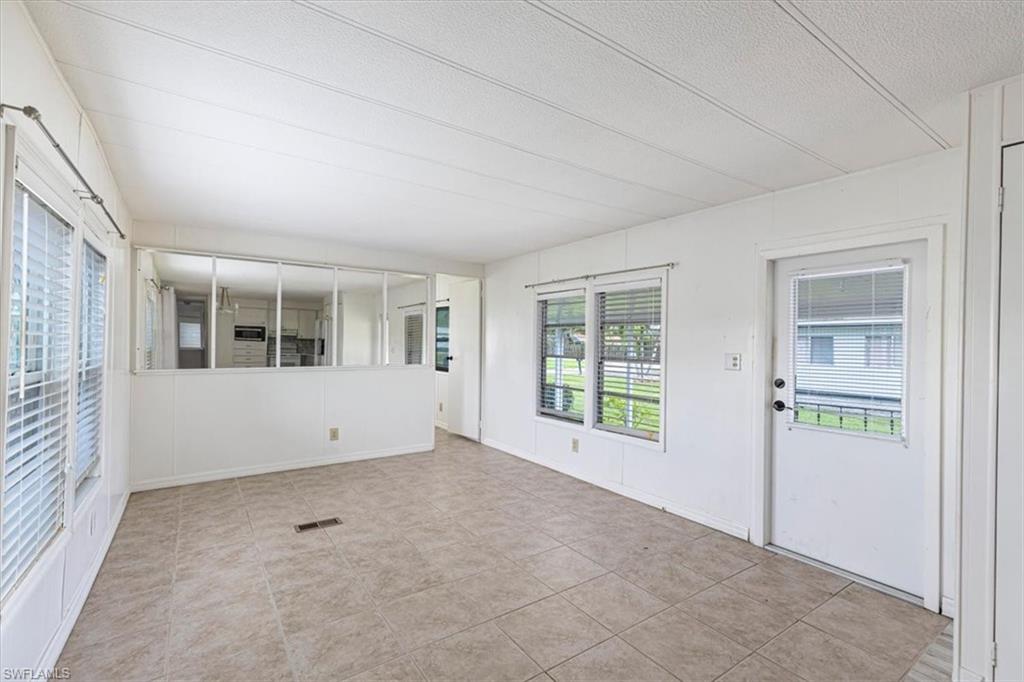 NAPLES MOBILE ESTATES - Residential