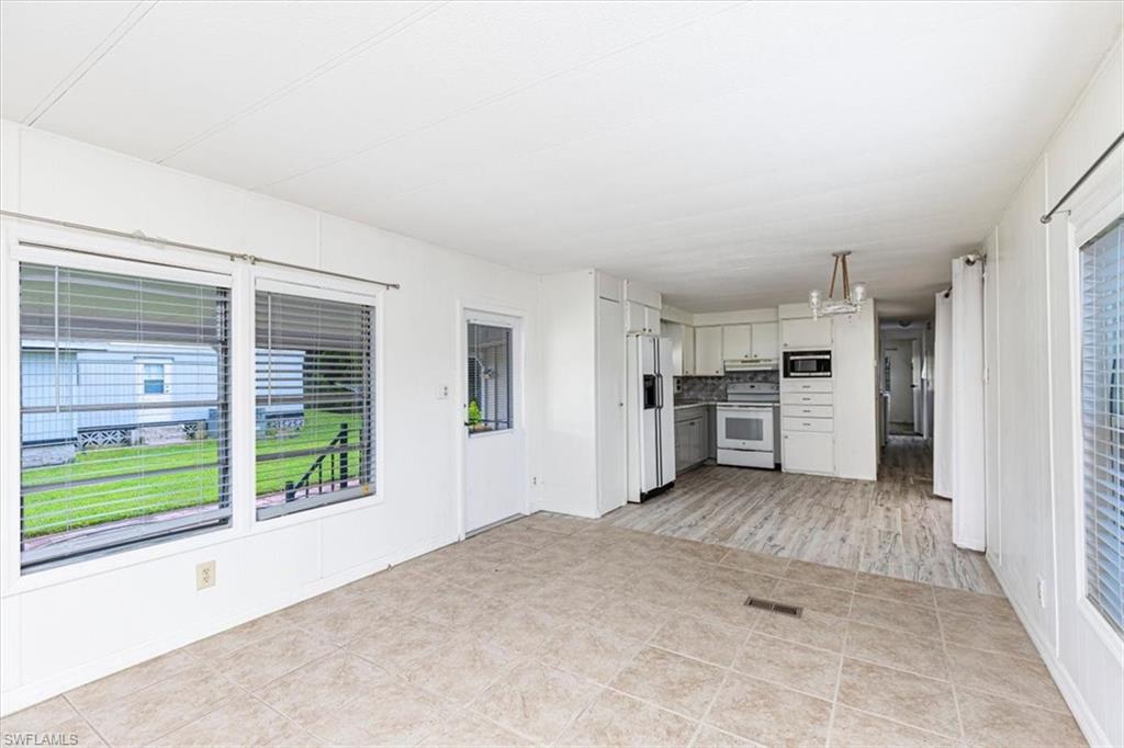 NAPLES MOBILE ESTATES - Residential