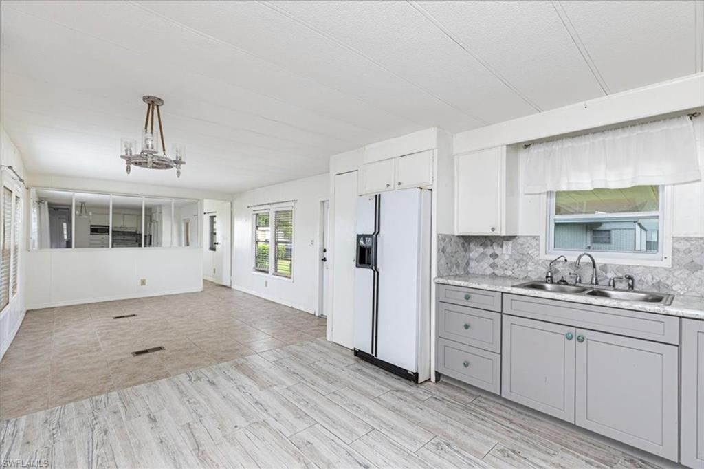 NAPLES MOBILE ESTATES - Residential