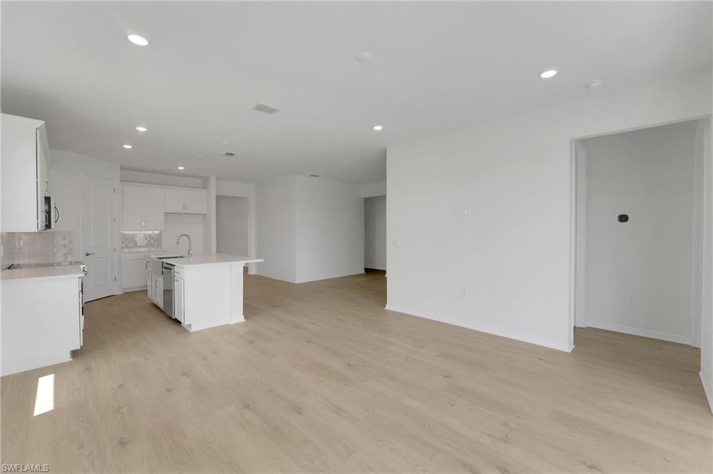 COUNTRY CLUB - Residential