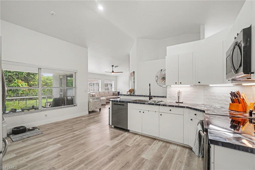 FOUNTAIN LAKES - Residential