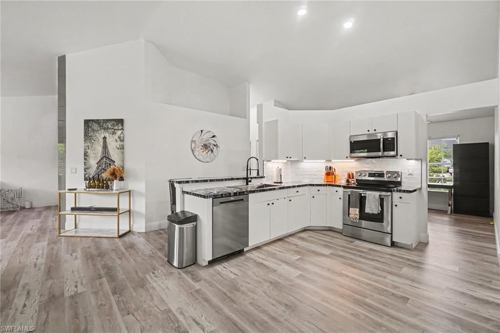FOUNTAIN LAKES - Residential
