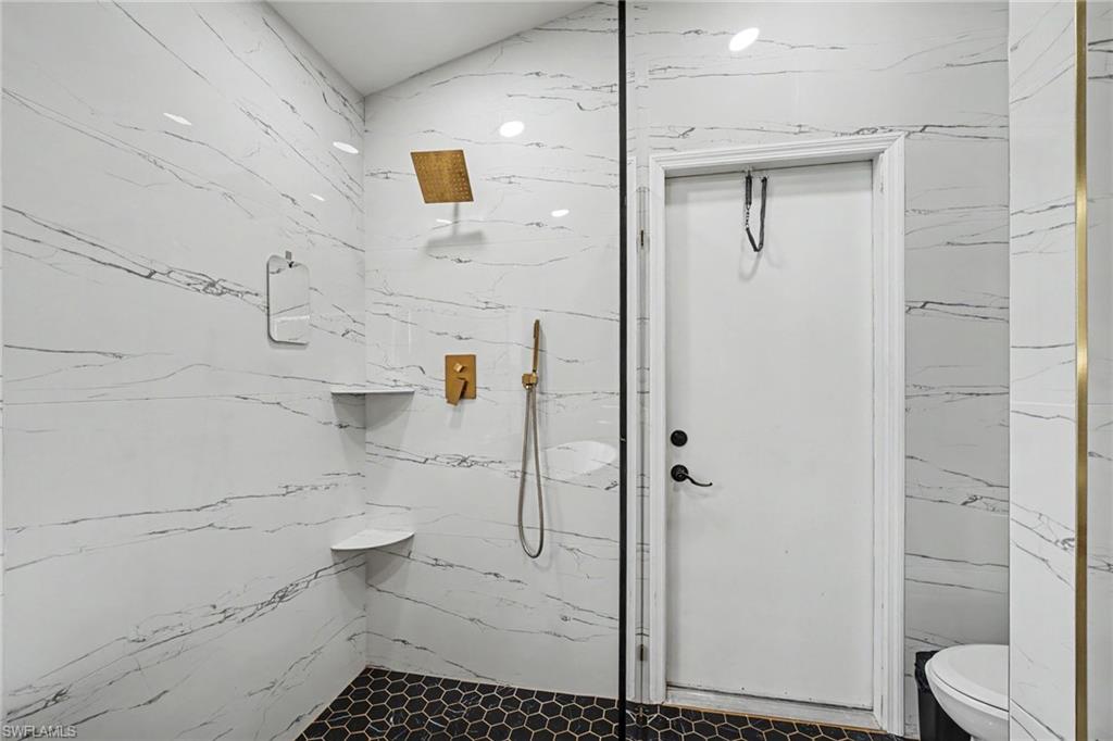 FOUNTAIN LAKES - Residential