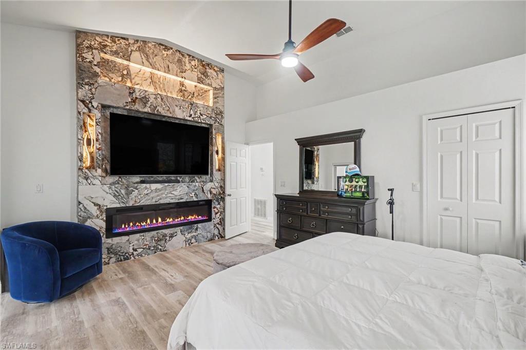 FOUNTAIN LAKES - Residential