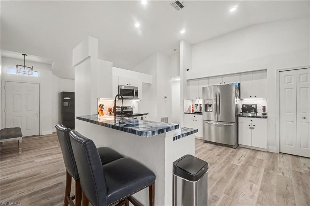 FOUNTAIN LAKES - Residential