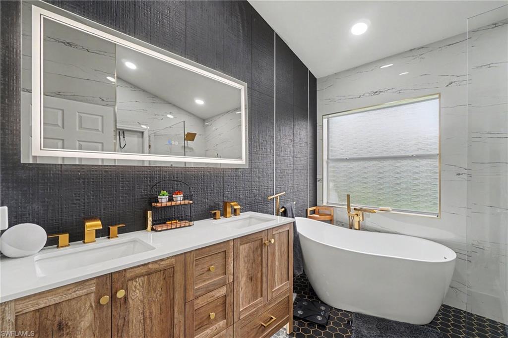 FOUNTAIN LAKES - Residential