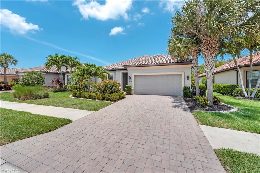 PEBBLE POINTE - Residential
