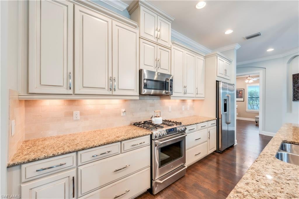 PEBBLE POINTE - Residential