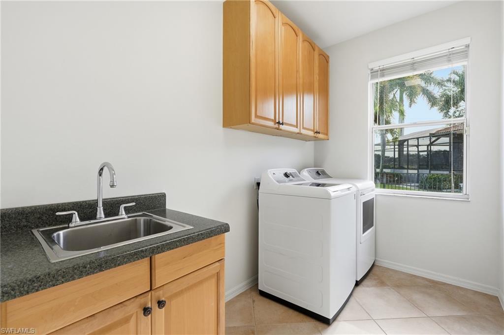 PINEWOOD LAKES - Residential