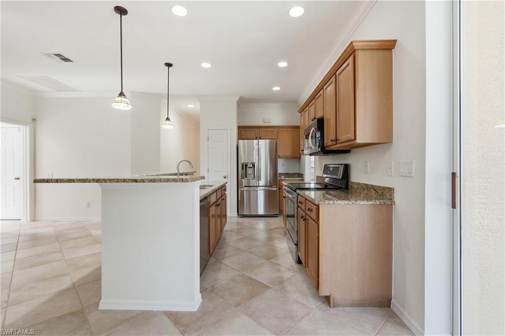 PINEWOOD LAKES - Residential