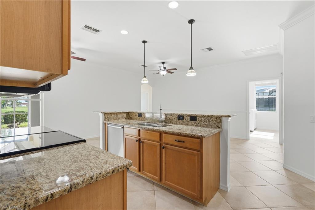 PINEWOOD LAKES - Residential