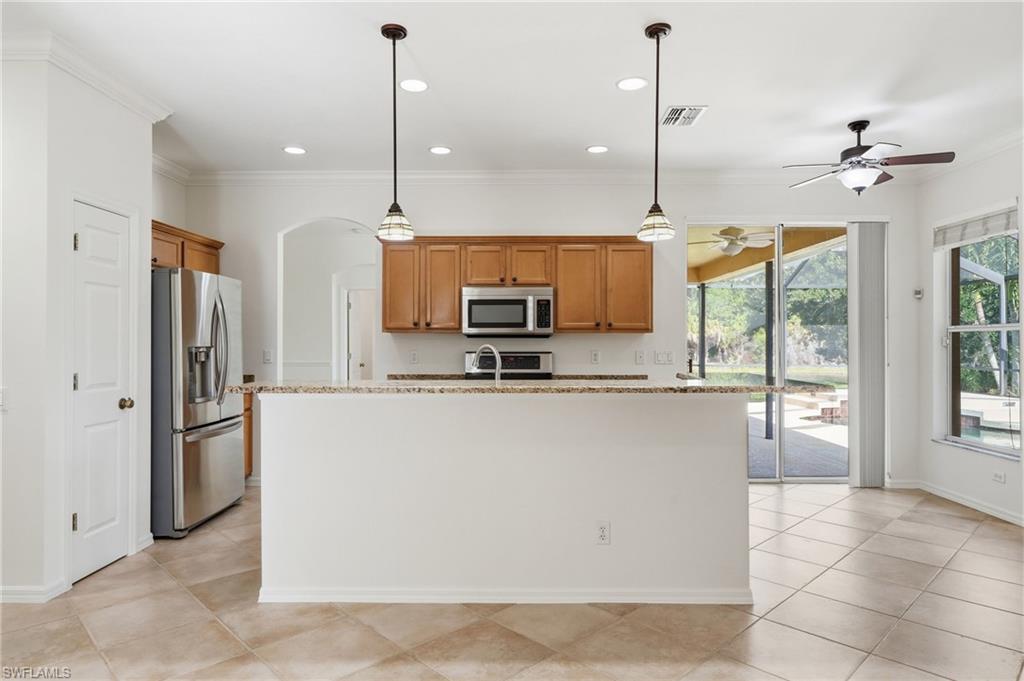 PINEWOOD LAKES - Residential
