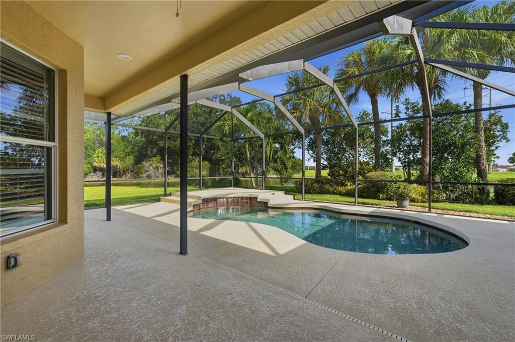 PINEWOOD LAKES - Residential