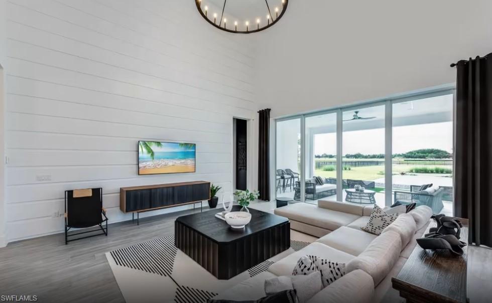VIVID SHORES - Residential