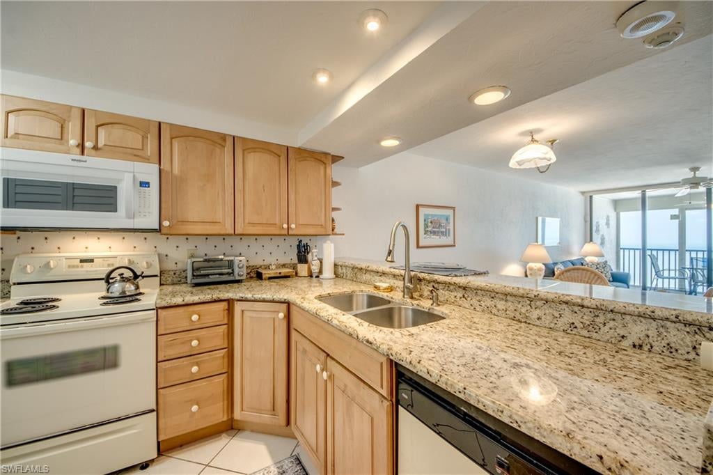 SUNSET CONDO - Residential
