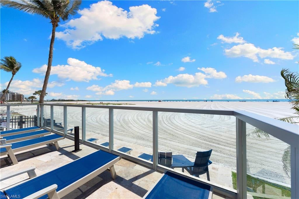 ISLAND WINDS CONDO - Residential