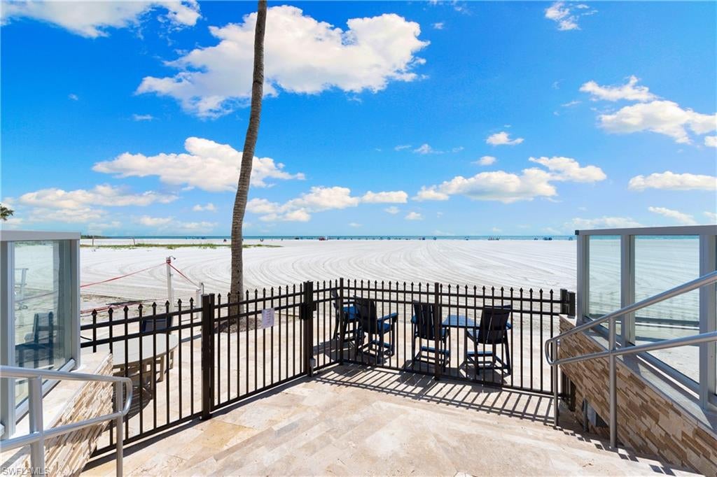 ISLAND WINDS CONDO - Residential