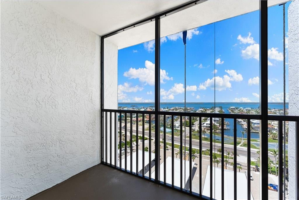 ISLAND WINDS CONDO - Residential
