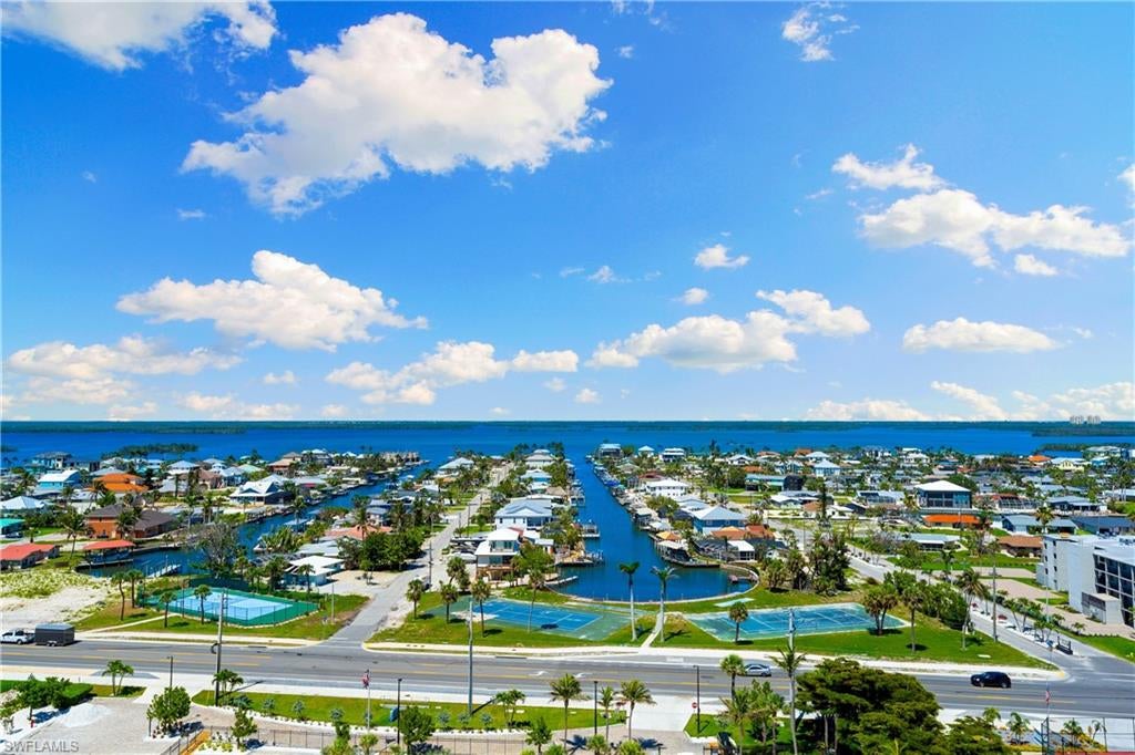 ISLAND WINDS CONDO - Residential