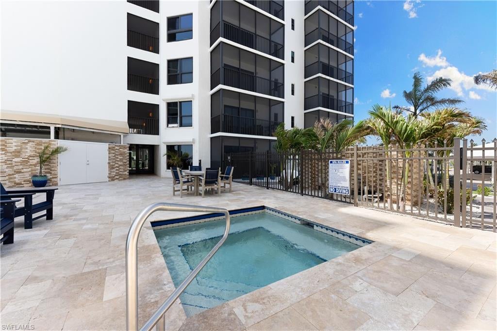 ISLAND WINDS CONDO - Residential