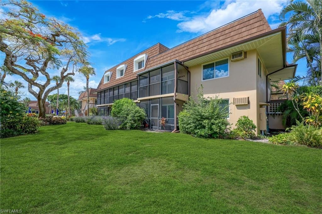 ISLAND MANOR APTS - Residential