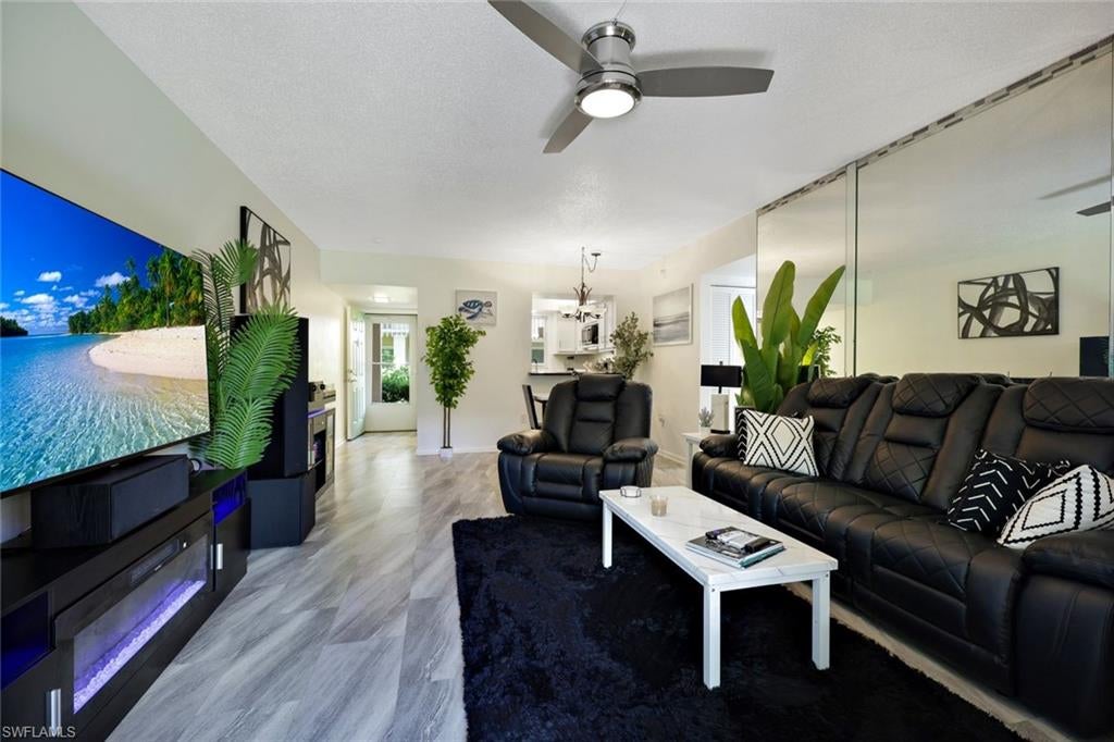 ISLAND MANOR APTS - Residential