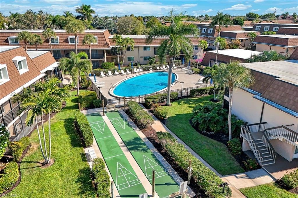 ISLAND MANOR APTS - Residential