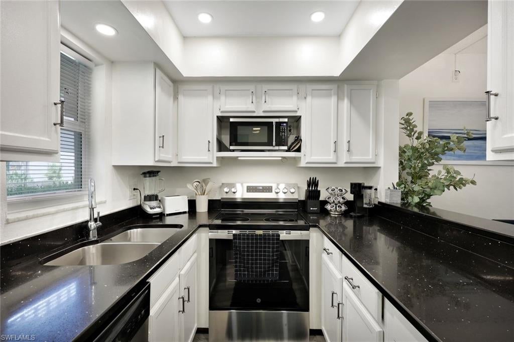 ISLAND MANOR APTS - Residential